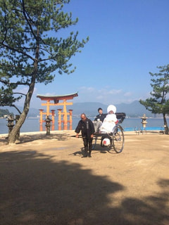 厳島神社での式にて